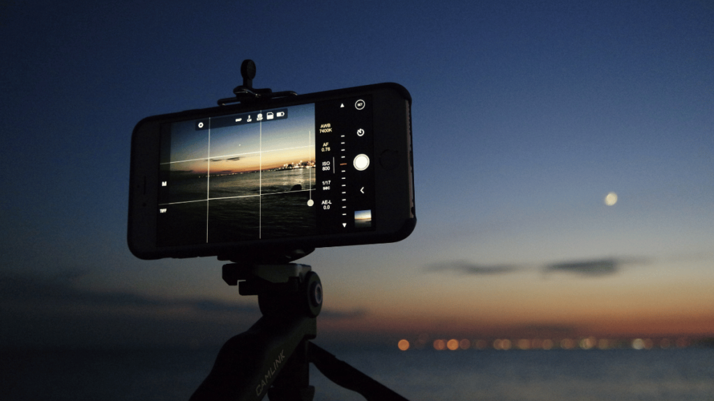 Read more about the article Best Camera Phones for Night Photography (Low-Light Comparison) 2024