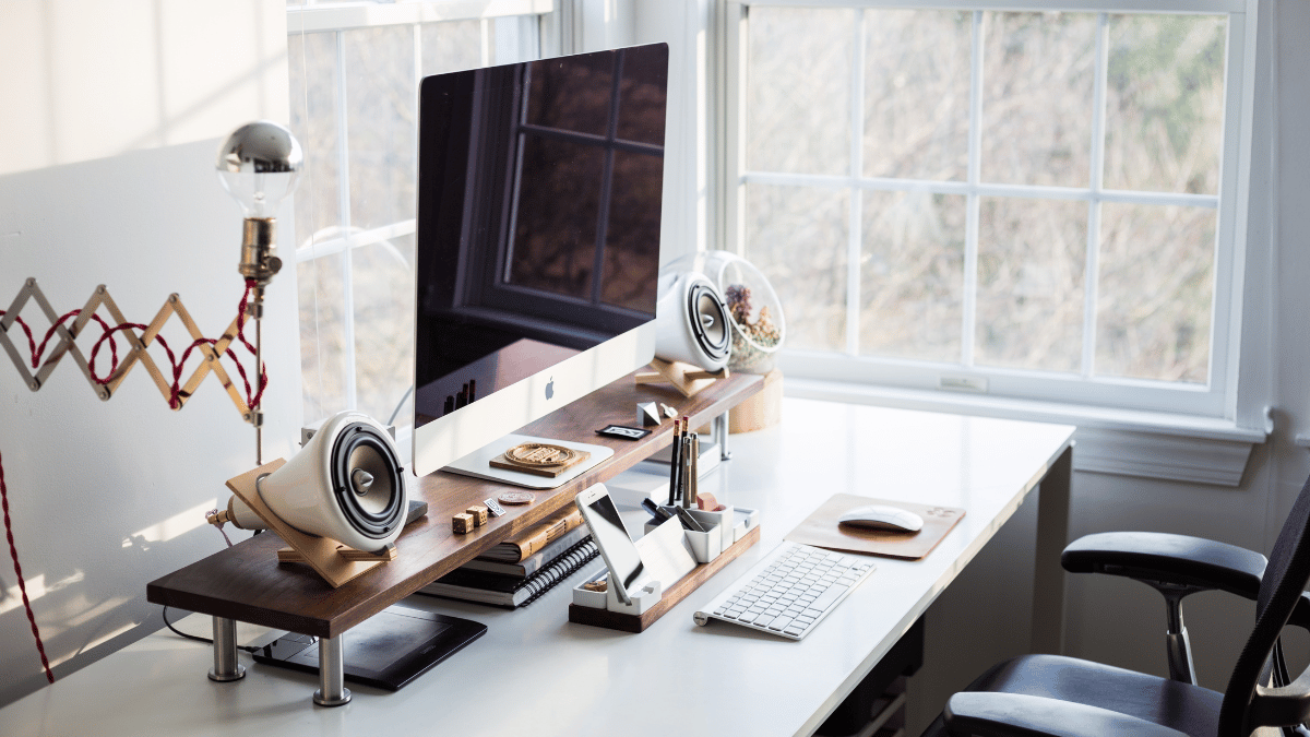 You are currently viewing Cool Gadgets for Office Desks in 2025: Must-Have Items for a Productive Workspace