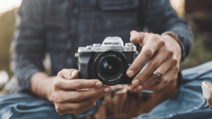 Read more about the article Best Mirrorless Cameras for Beginners in 2025: The Ultimate Guide